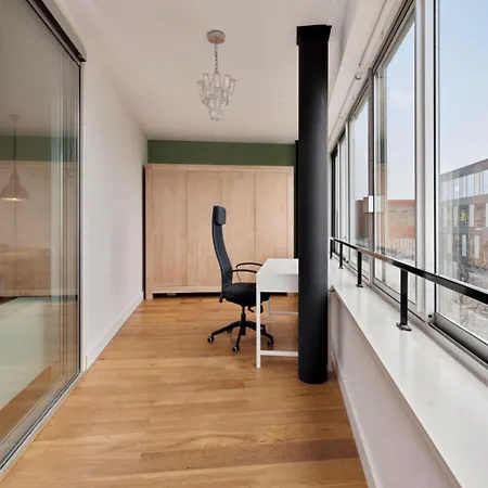 Spacious 12 Min To Center By Tram Apartment *